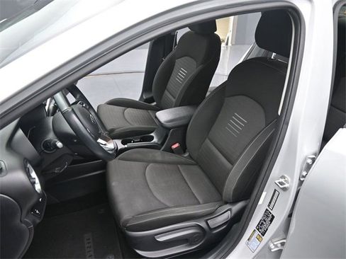 Used 2019 Kia Forte S image 11