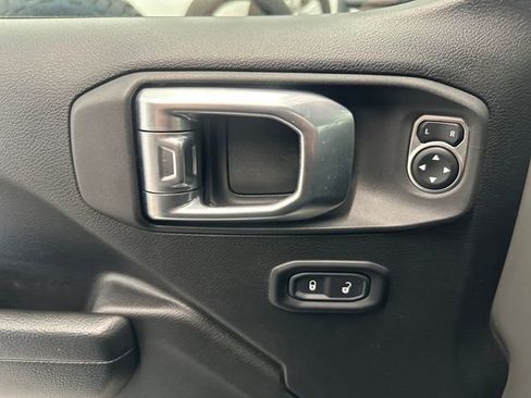 Used 2021 Jeep Wrangler Unlimited Sport AWD/4WD image 18