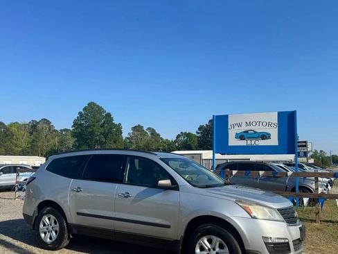 Used 2017 Chevrolet Traverse LS image 1