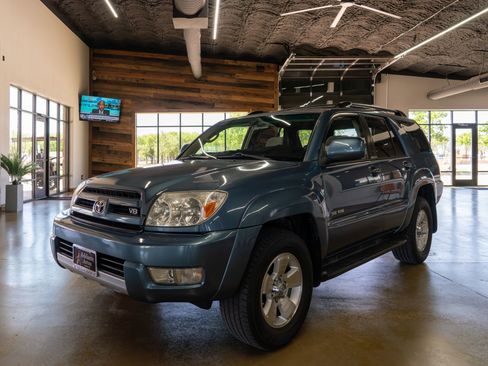 Used 2004 Toyota 4Runner SR5 AWD/4WD image 2