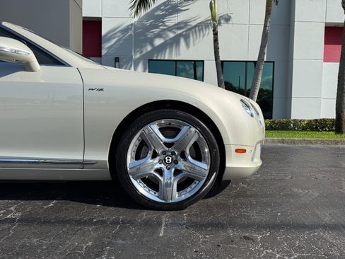 Used 2015 Bentley Continental GT image 4