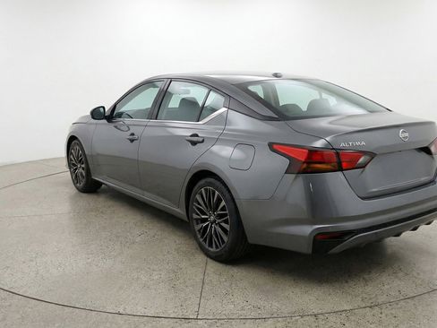 Used 2025 Nissan Altima 2.5 SV image 6