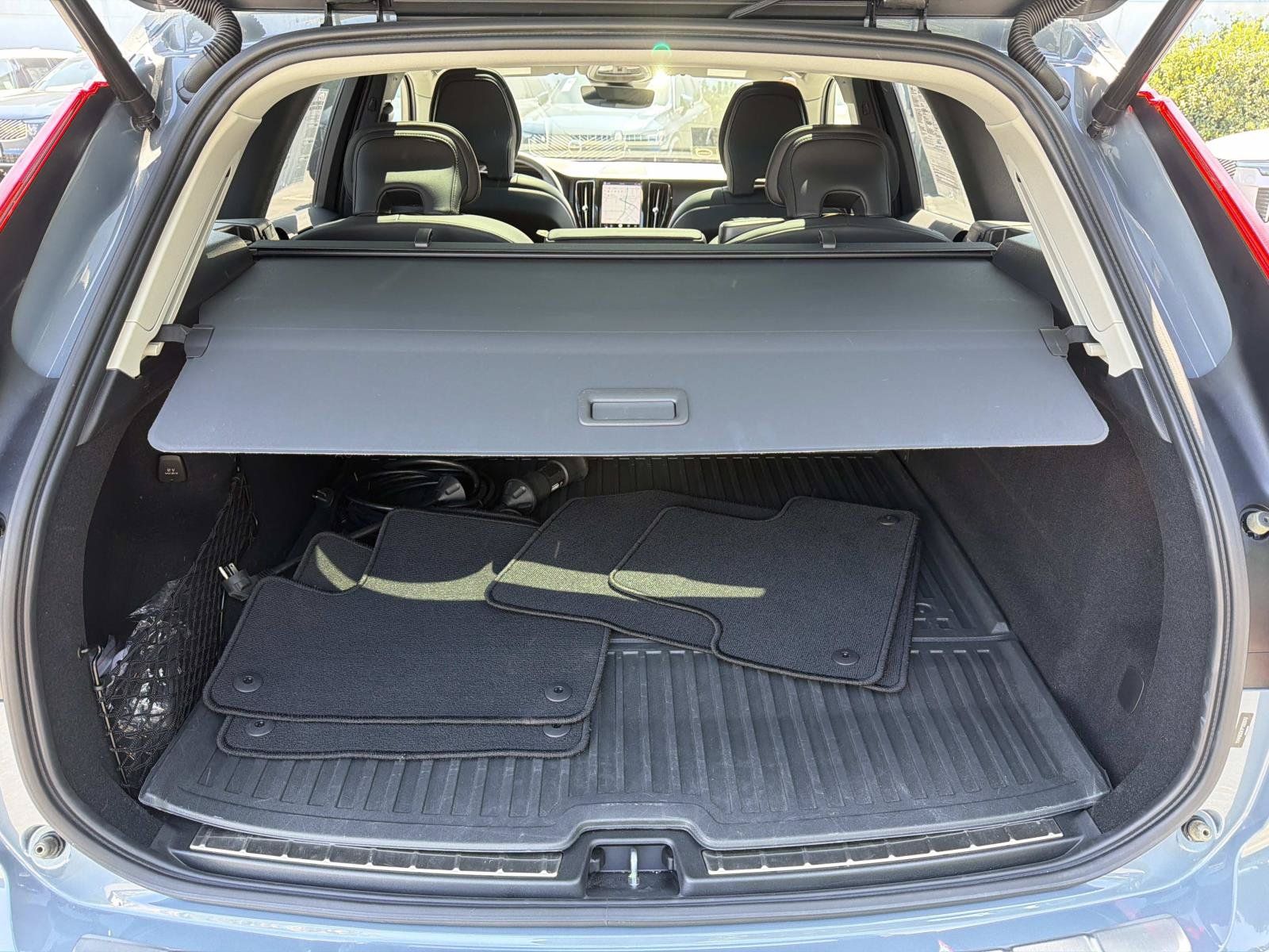 Certified 2023 Volvo XC60 T8 Ultimate w/ Protection Package Premier AWD/4WD image 23