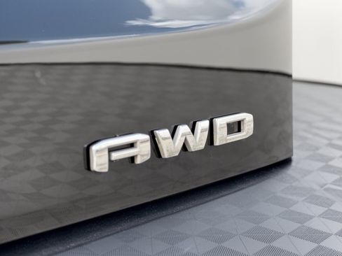 Certified 2023 GMC Acadia SLT AWD/4WD image 32