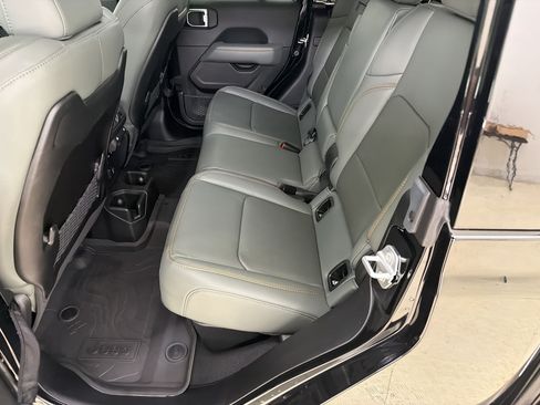 Used 2025 Jeep Gladiator Mojave AWD/4WD image 20