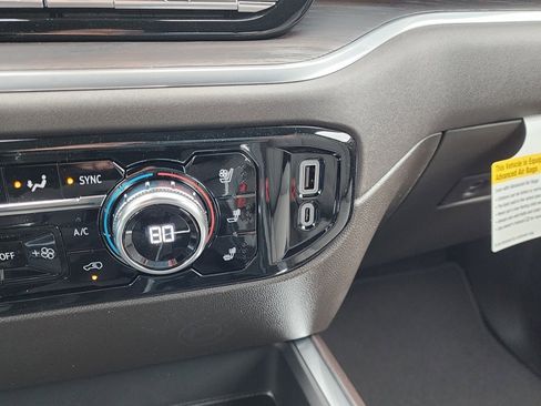 New 2026 GMC Sierra 1500 SLT image 30