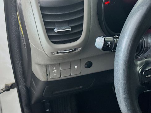 Used 2016 Kia Soul + image 16