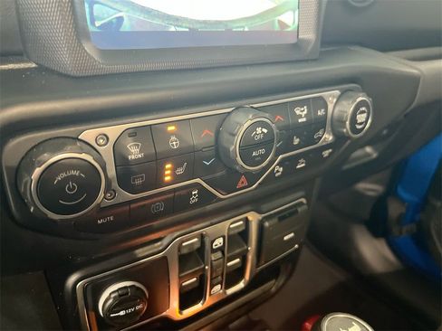 Used 2021 Jeep Wrangler Unlimited Sahara w/ Cold Weather Group image 16