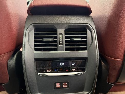 Certified 2024 BMW 330i xDrive Sedan w/ Convenience Package image 31