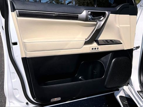 Used 2021 Lexus GX 460 Premium w/ Premium Package image 20