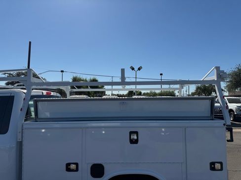 New 2026 Ford F250 XL w/ XL Chrome Package image 15