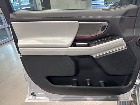 Used 2025 Ford Expedition Max Platinum image 12