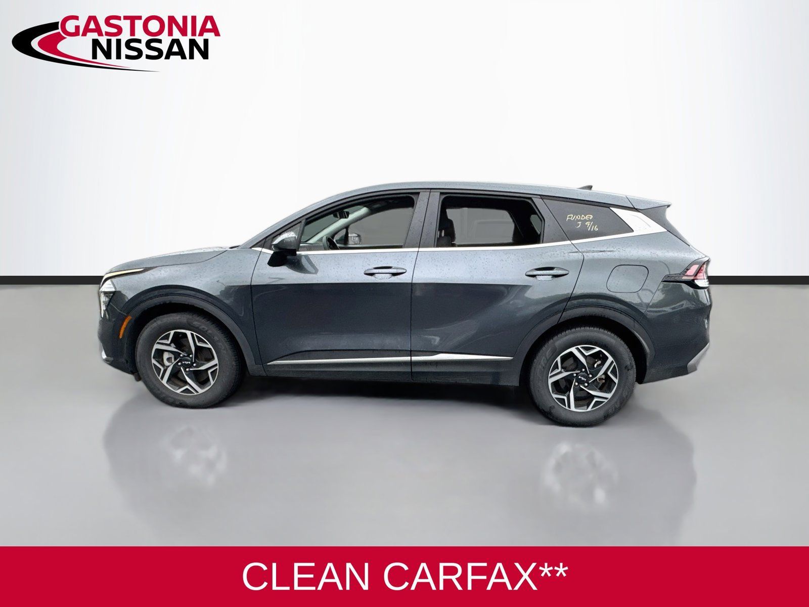 Used 2025 Kia Sportage LX FWD image 5