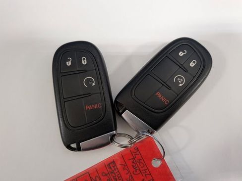 Used 2015 Jeep Cherokee Limited AWD/4WD image 32