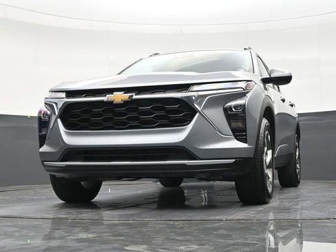 Used 2025 Chevrolet Trax LT FWD image 28