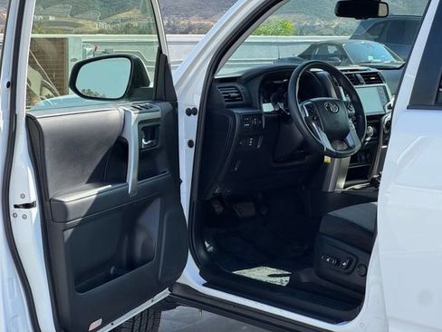 Used 2020 Toyota 4Runner SR5 AWD/4WD image 18