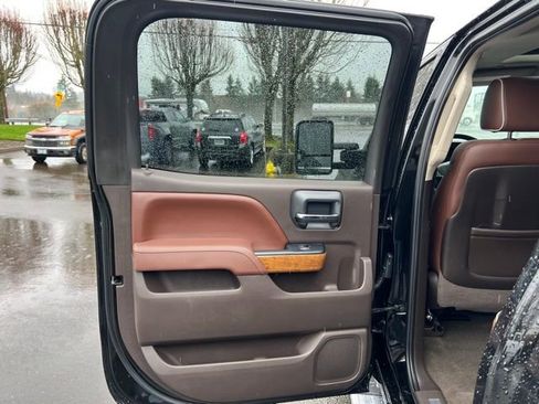 Used 2015 Chevrolet Silverado 2500 High Country w/ Duramax Plus Package image 10