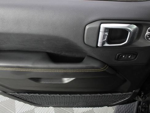 Used 2025 Jeep Wrangler Unlimited Sahara AWD/4WD image 13