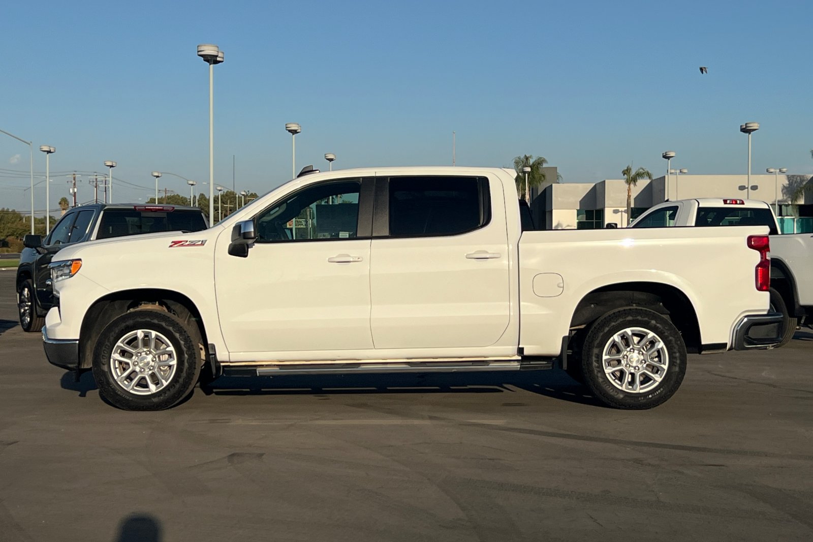 Used 2025 Chevrolet Silverado 1500 LT AWD/4WD image 8