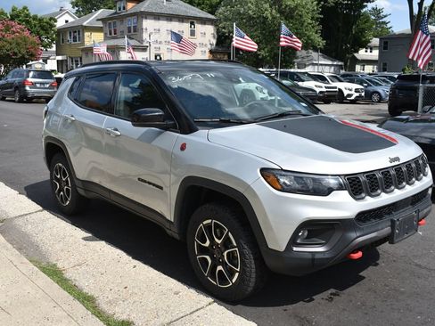 Used 2025 Jeep Compass Trailhawk AWD/4WD image 4