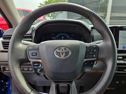 Used 2025 Toyota Camry LE w/ Convenience Package FWD image 18