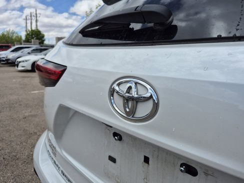 Used 2023 Toyota Highlander L image 21