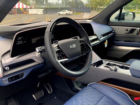 New 2026 Cadillac Vistiq Premium Luxury image 9