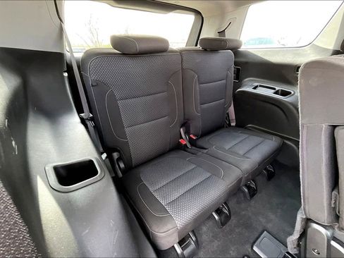 Used 2023 GMC Acadia SLE image 40