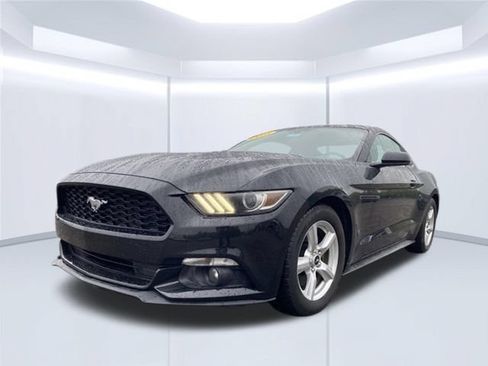 Used 2015 Ford Mustang Coupe RWD image 12
