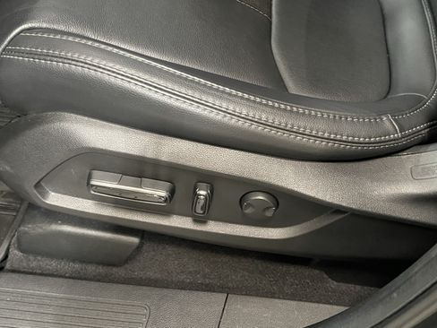 Used 2025 Honda Pilot EX-L image 18