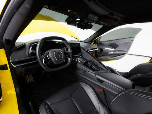 Used 2025 Chevrolet Corvette Stingray Coupe image 23