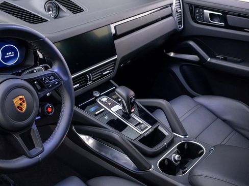 Certified 2022 Porsche Cayenne Turbo GT AWD/4WD image 13