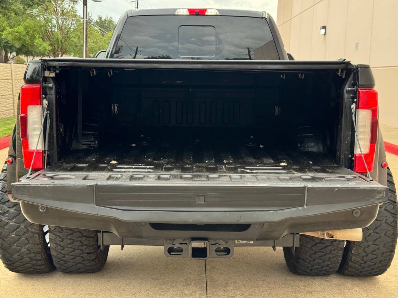 Used 2017 Ford F350 Platinum w/ Platinum Ultimate Package AWD/4WD image 20