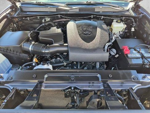 Used 2022 Toyota Tacoma TRD Off-Road AWD/4WD image 23