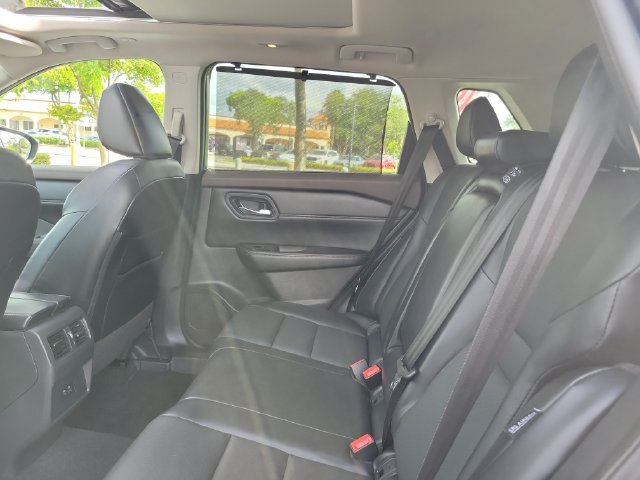 Used 2023 Nissan Rogue SV w/ SV Premium B Package FWD image 13