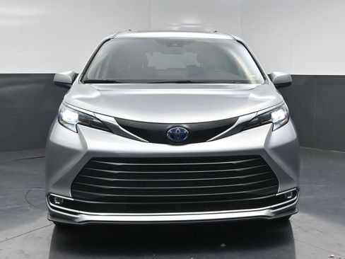 Used 2024 Toyota Sienna XLE image 20