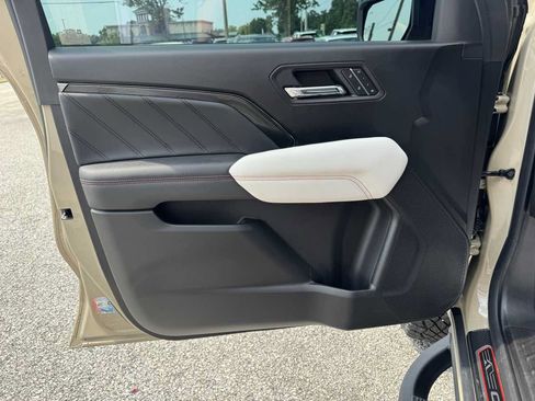 Used 2023 GMC Canyon AT4X AWD/4WD image 31