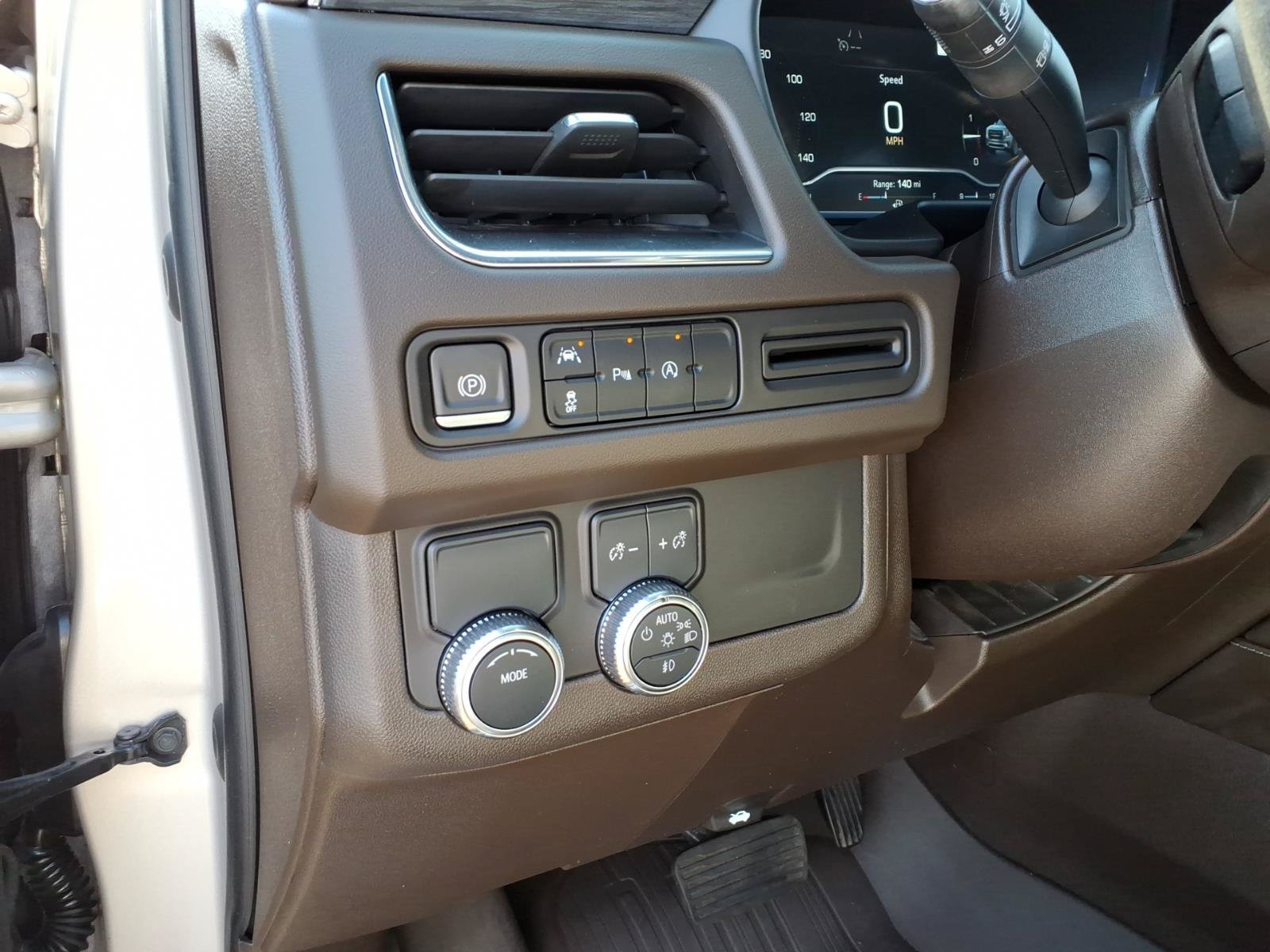 Used 2023 GMC Yukon XL SLT RWD image 9