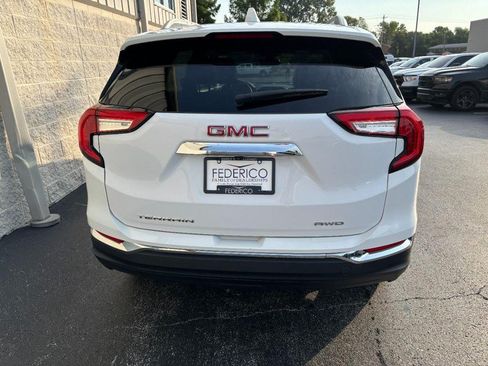 Used 2024 GMC Terrain SLT AWD/4WD image 4