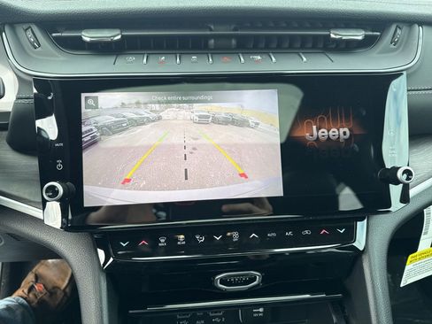 New 2026 Jeep Grand Cherokee Altitude image 13