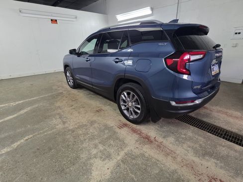 Used 2024 GMC Terrain SLT AWD/4WD image 5