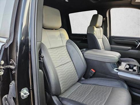 Used 2024 Chevrolet Silverado 2500 ZR2 image 23