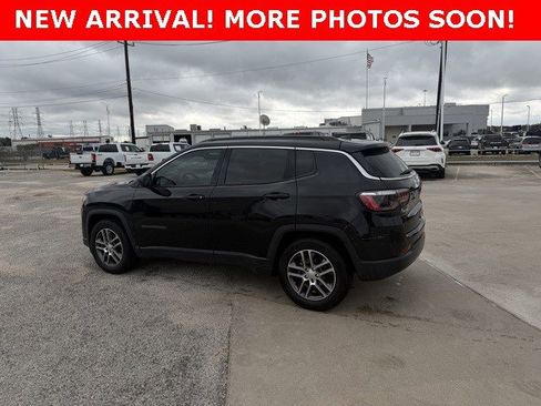 Used 2020 Jeep Compass Latitude image 2