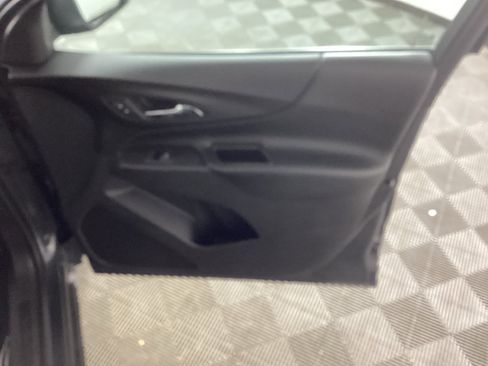Used 2021 Chevrolet Equinox LT w/ LPO, Cargo Package image 9