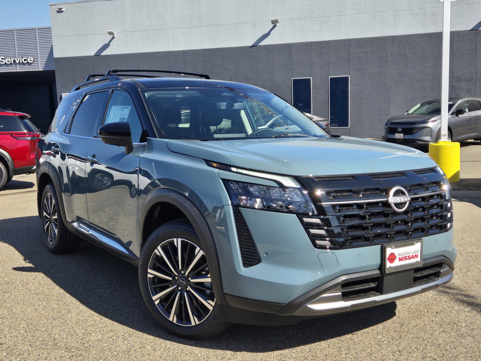 New 2026 Nissan Pathfinder Platinum w/ Cargo Package FWD image 1