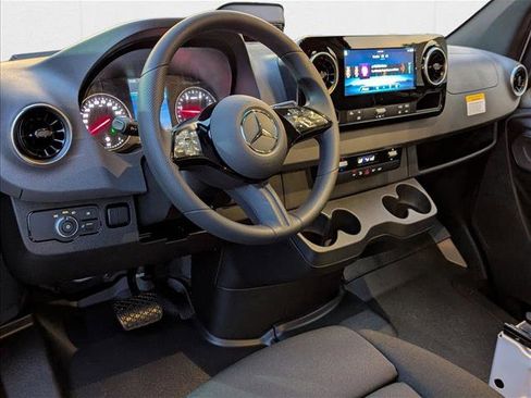 New 2025 Mercedes-Benz Sprinter 2500 image 3