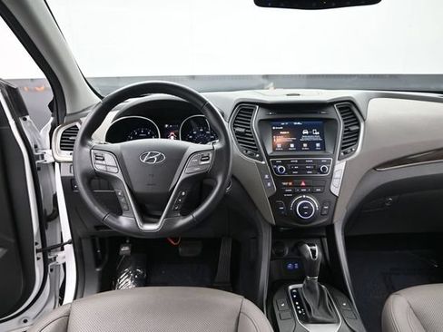 Used 2017 Hyundai Santa Fe Sport FWD image 17