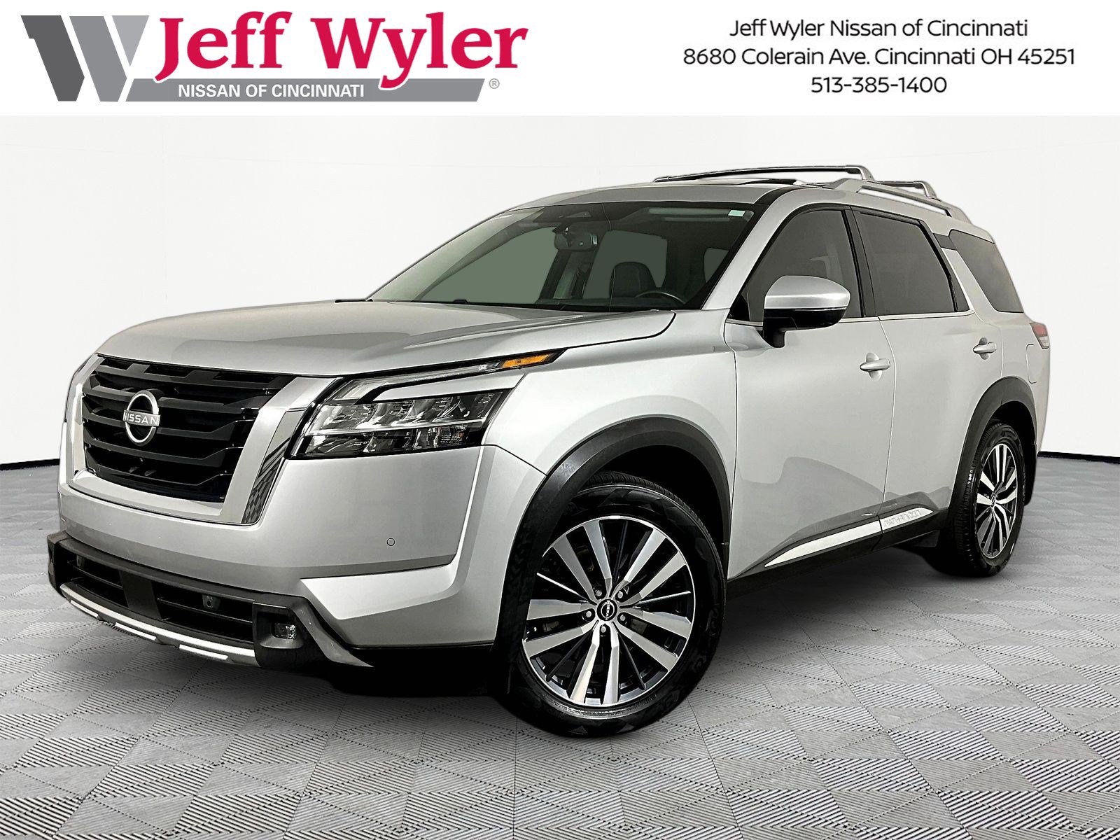 Certified 2022 Nissan Pathfinder Platinum w/ Cargo Package AWD/4WD image 1