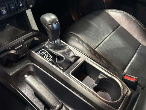 Used 2020 Toyota Tacoma SR5 AWD/4WD image 27