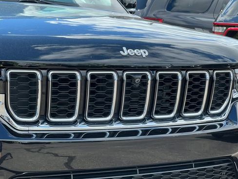 Used 2025 Jeep Grand Cherokee Limited w/ Luxury Tech Group II AWD/4WD image 44